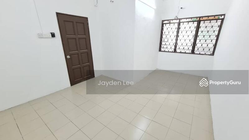 For Sale - [FULL LOAN MUST VIEW] 24x65 Fully Extended 2Storey Reno House at Klang Town Kapar